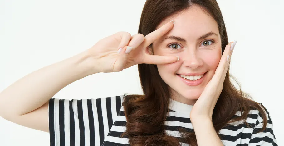 Einfache, natürliche Wege, um geschwollene Augen zu reduzieren