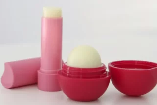 Lip Balm Help Your Eyelashe Grow – Does It Really Effective?