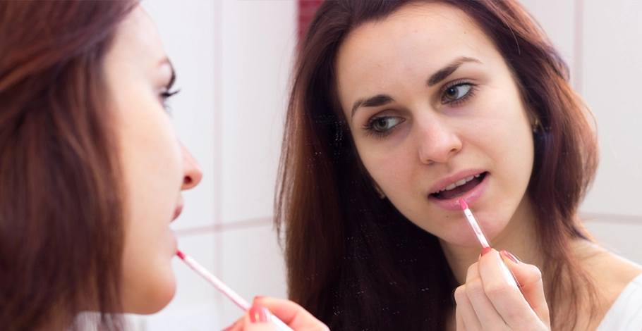 Voluminizador de labios para unos labios con aspecto más voluminoso