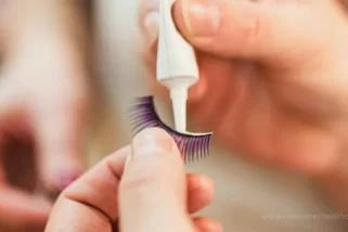 What Is Eyelash Glue? Know Its Types & How To Use Eyelash Glue?