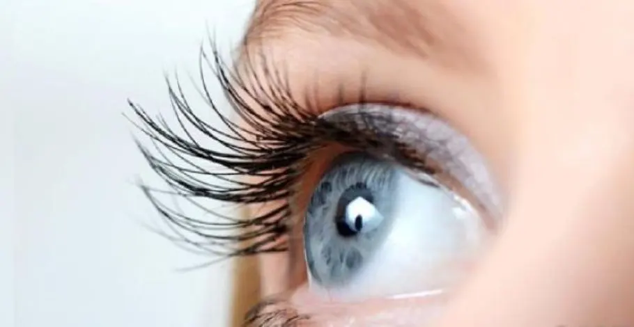 What Causes White Eyelashes? – Do You Know How To Avoid It?