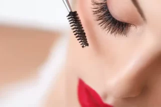 Using Vaseline to Lengthen Eyelashes – Try These Tips